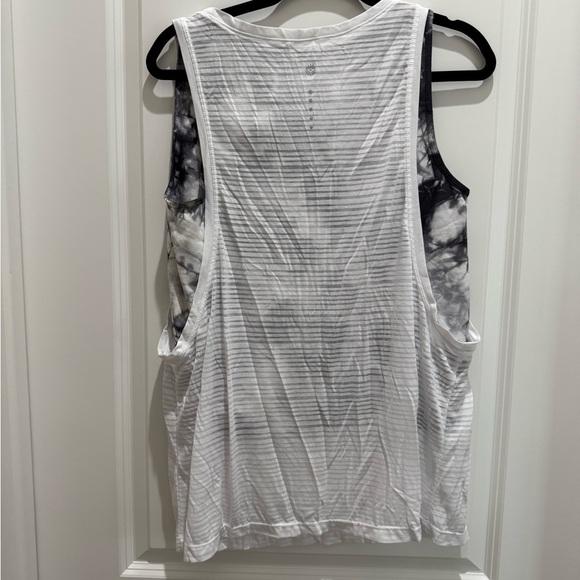 MAKE AN OFFER! 

Tangerine Black and White Layered Tank Top - Picture 2 of 7